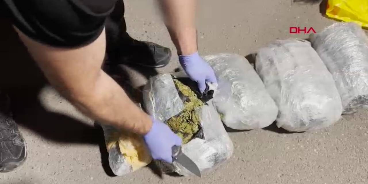 Kamyonetteki uyuşturucuyu koklayarak buldu