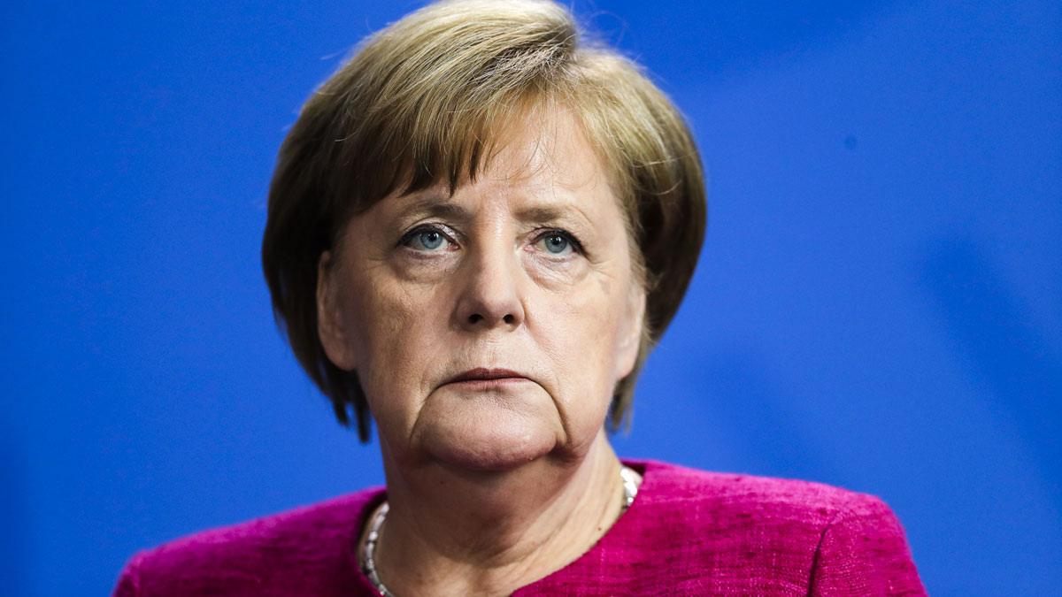 Merkel, tatile çıkarken yanına 'Titreyen Kadın ve Sinirlerimin Tarihi' kitabını aldı