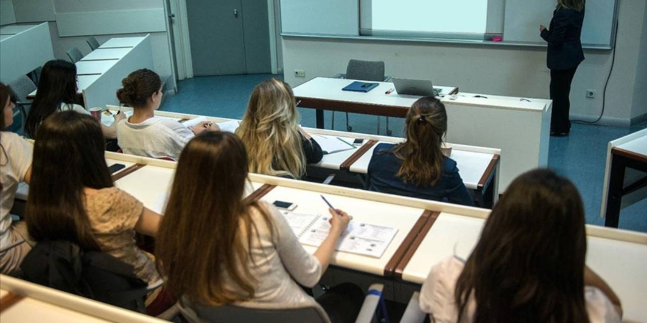 CHP etkinliğinde konuşan öğrencinin bursu kesildi iddiası