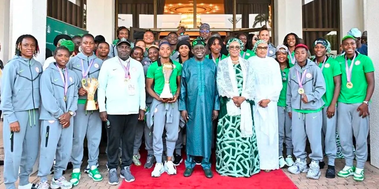 Futbolculara 100'er bin dolar ödül müjdesini verdi