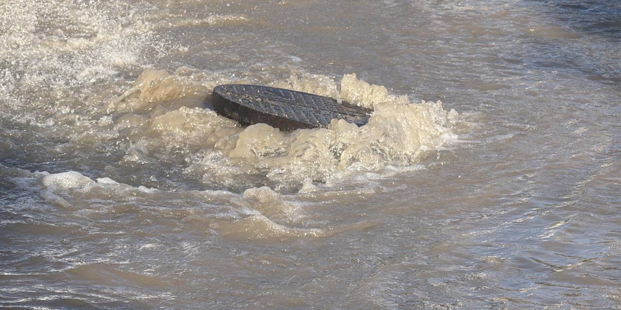 Bodrum’da ana su isale hattı patladı: Tonlarca su boşa aktı