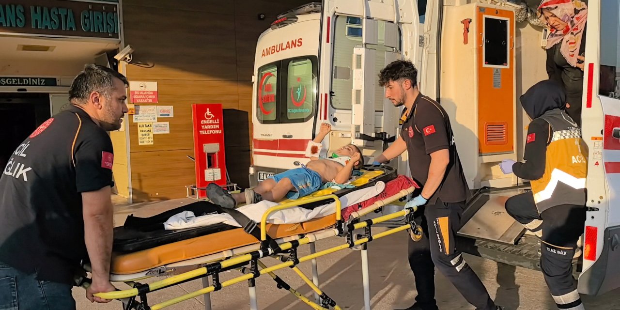 Sokakta oynayan 3 yaşındaki çocuğa araba çarptı