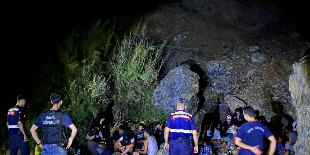 Muğla'da 22 kaçak göçmen, 3 organizatörle gözaltına alındı