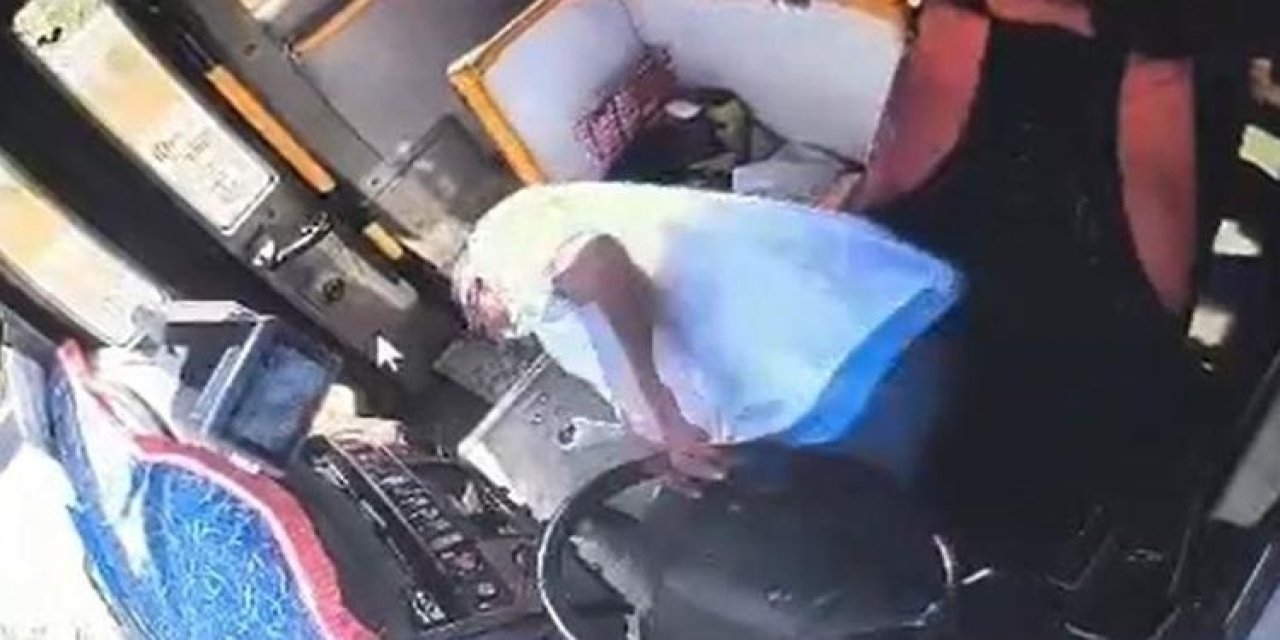 Şoför direksiyon başında öldü! Otobüsü yolcu kurtardı