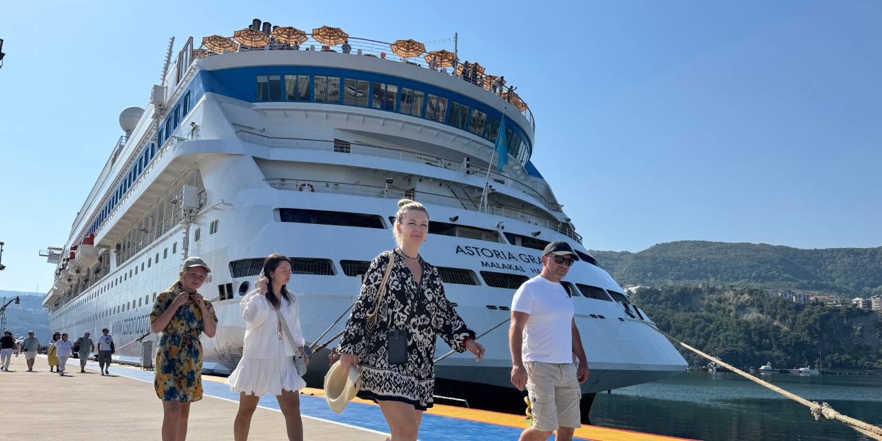 Amasra'ya Rus çıkarması: Dev gemiyle geldiler