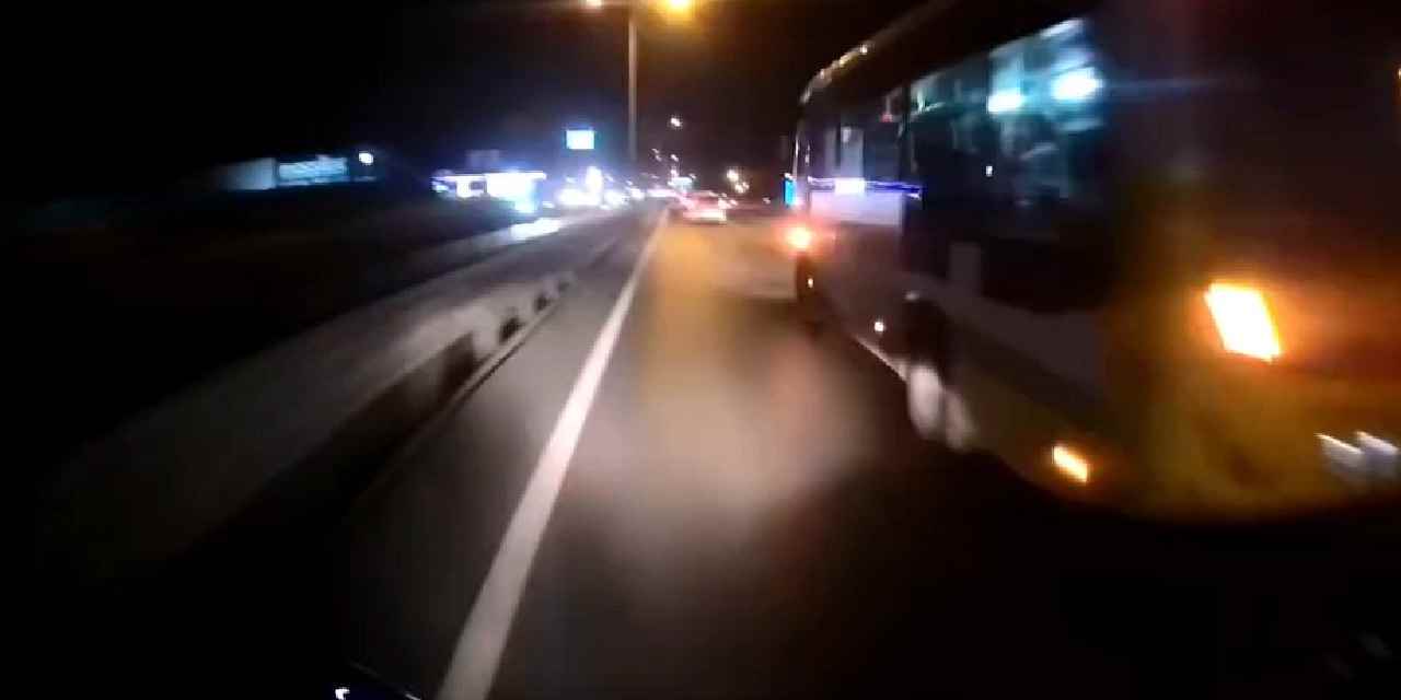 Otobüsle refüjün arasında sıkışmaktan son anda kurtuldu