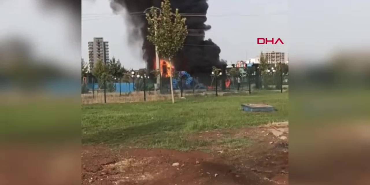 Diyarbakır'da çocuk parkı alev alev yandı!