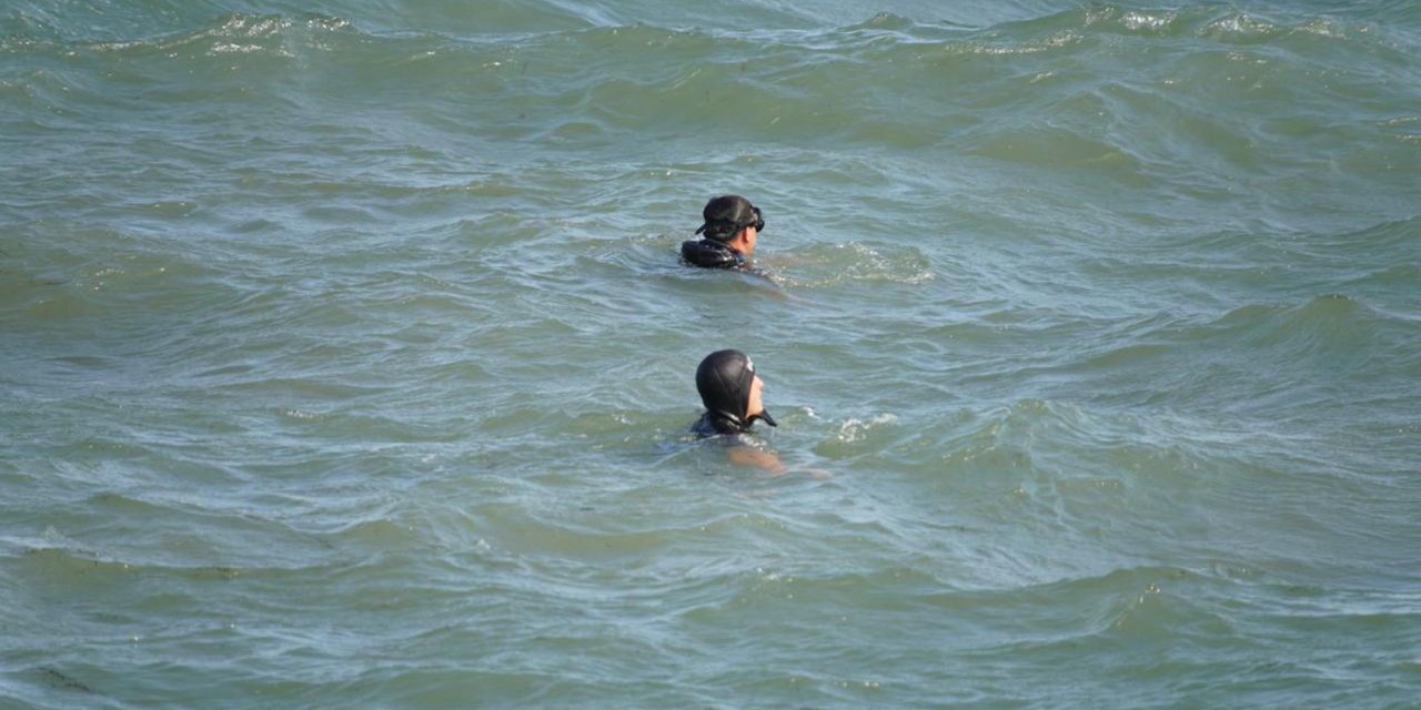 Denize giren 3 çocuktan 1'i kayboldu