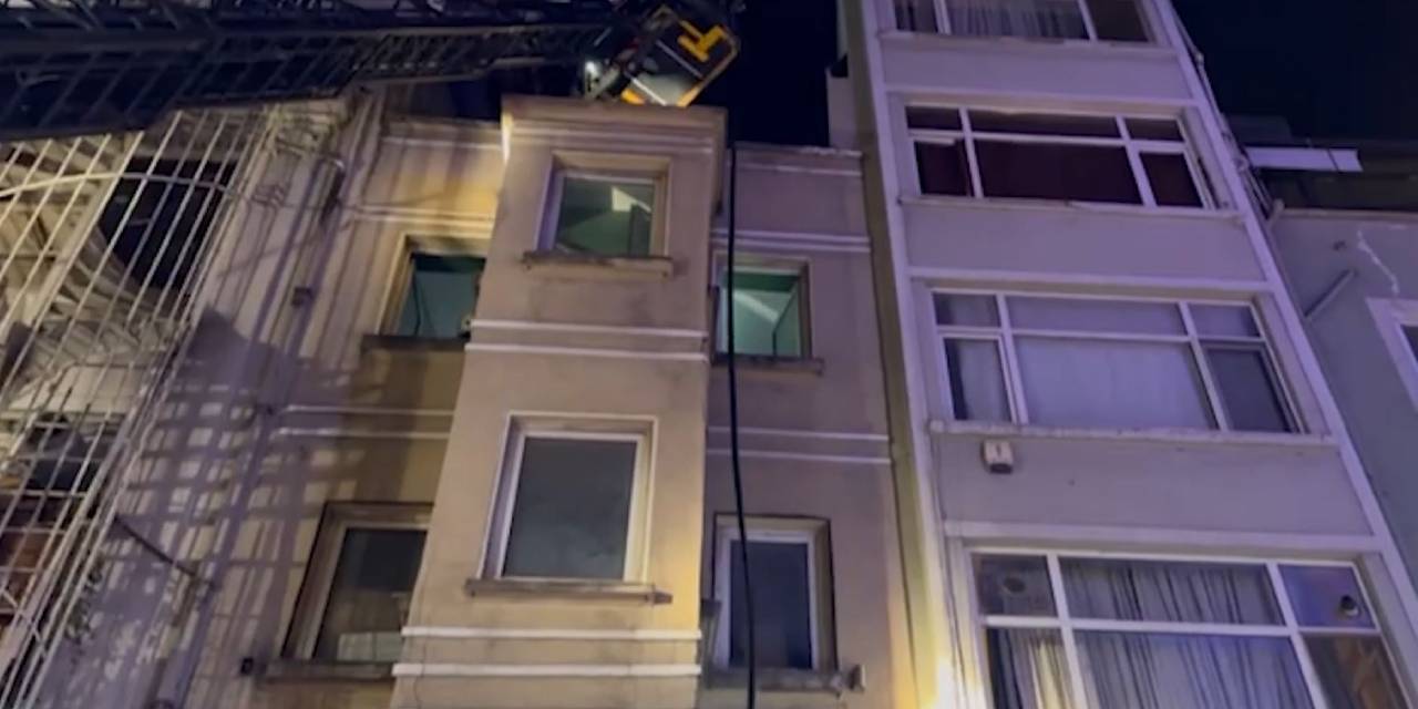 Beyoğlu'nda eğlence mekanında panik anları! Can kaybı ve yaralanma yaşanmadı