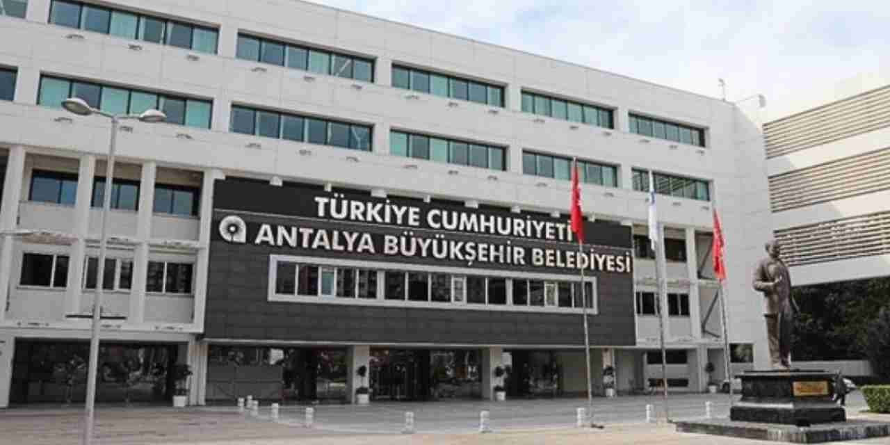 Muhittin Böcek'in gelini ile 3 şüpheli adliyede