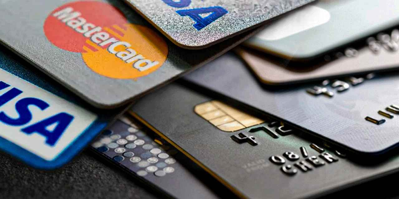 Arkadaşına kartını verdi: Başına işler açtı