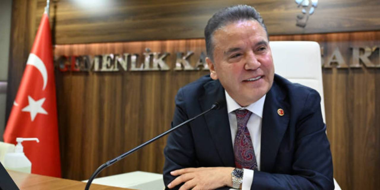 Antalyalılardan Muhittin Böcek'e destek: Bu günler geçecek