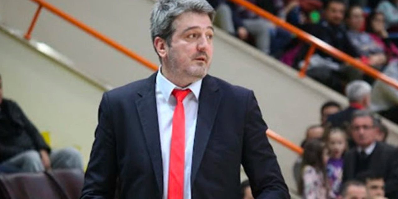 Şampiyon hoca Karşıyaka'ya imza attı