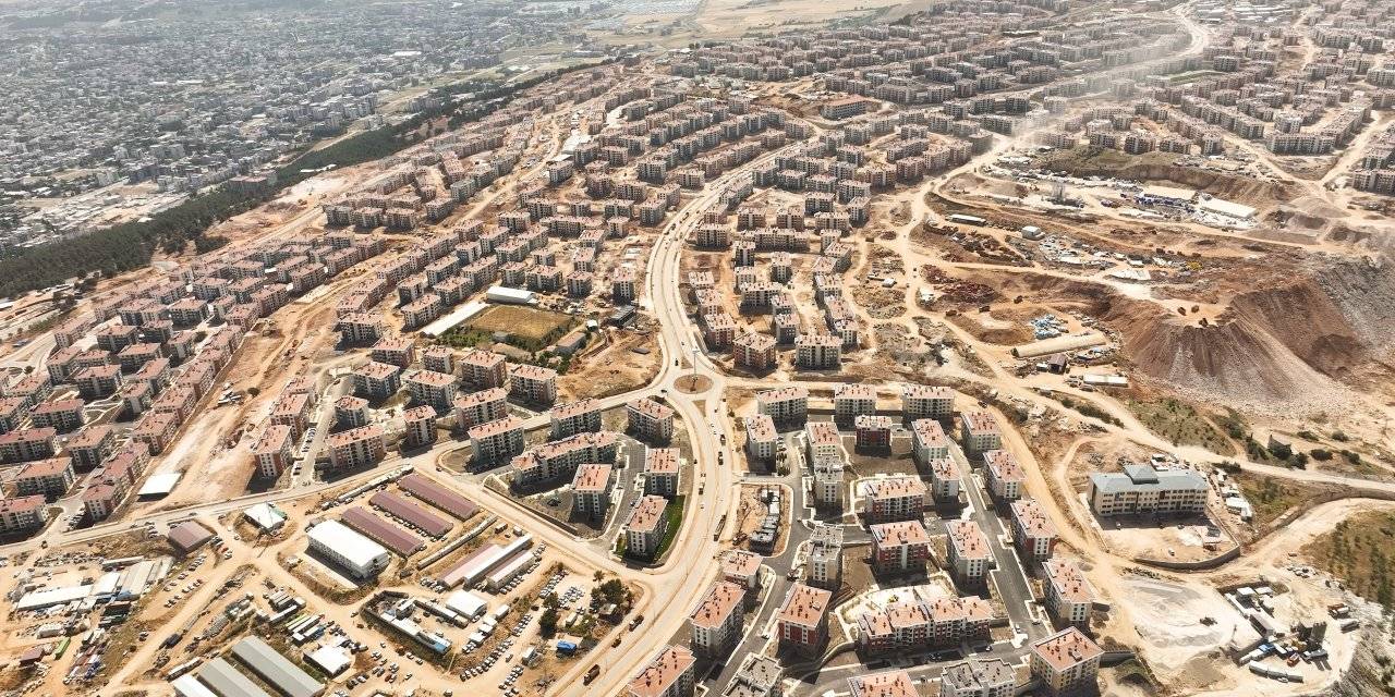 Bakan Kurum, Türkiye'nin en büyük şantiyesinden görüntüler paylaştı