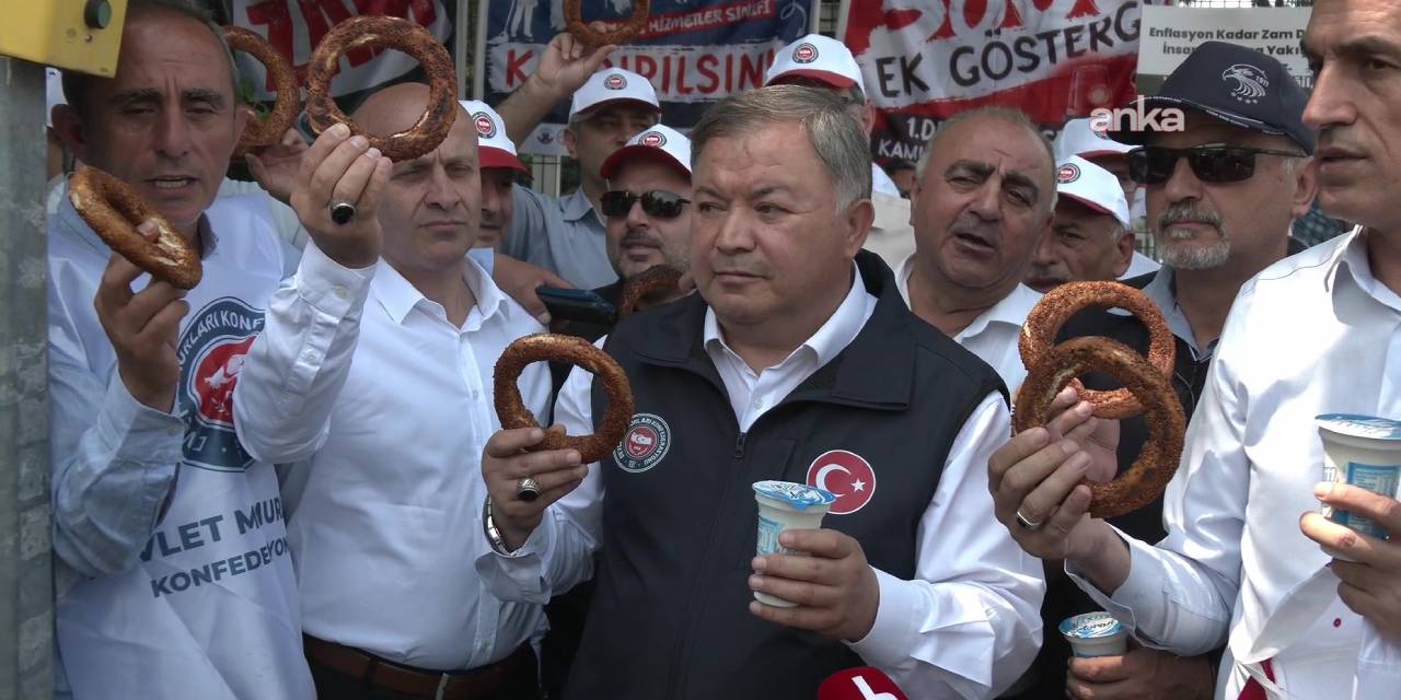 Memurlardan simit ayranlı eylem: Yemek yardımımızın karşılığı bu