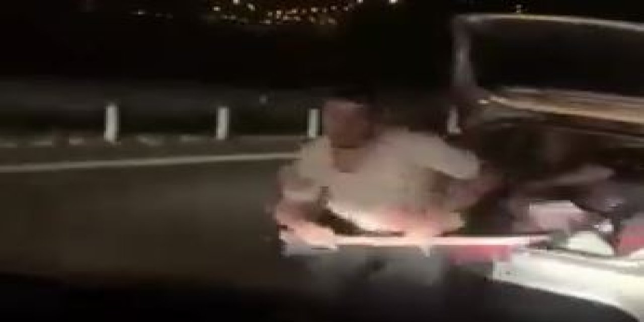 Arabanın önünü kesip baltayla saldırdılar