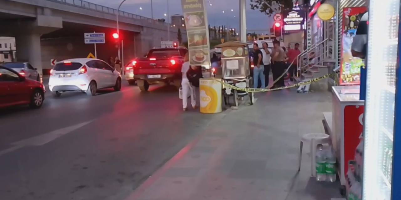 Silivri'de büfeye silahlı saldırı: 2 kişi bacaklarından vuruldu