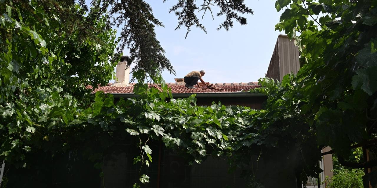 Kayseri'de bir evin çatısına roket düştü