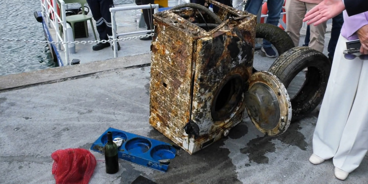 Denizin altından çıkanlar şoke etti: Çamaşır makinesi, lastik, elektronik atık...