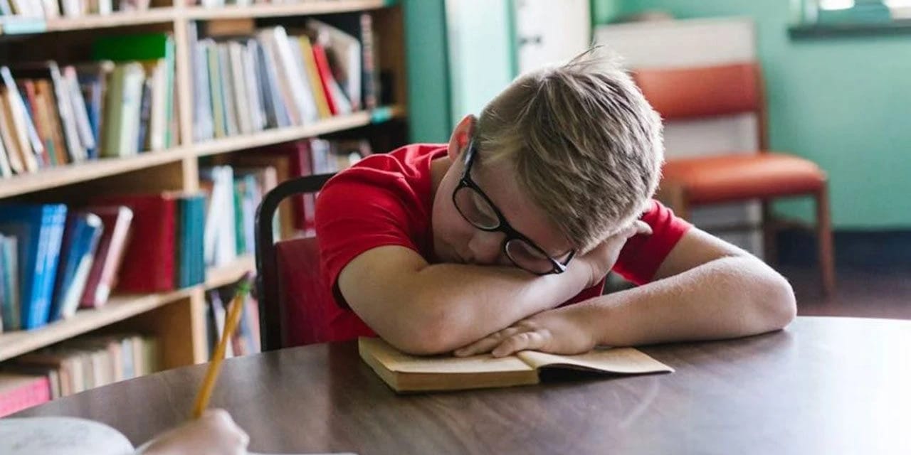 Geç yatan çocuk daha kısa kalabilir