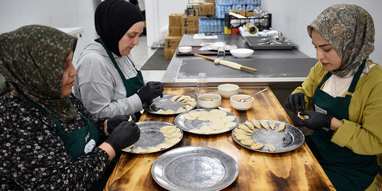 Evde başladı, şimdi şehir tanıyor: Kadınlardan yöresel lezzet atağı