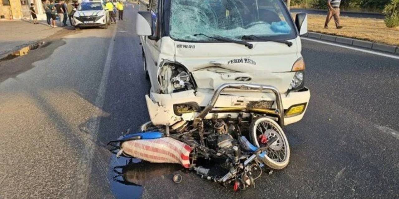 Aydın'da kamyonetle çarpışan motosiklet sürücüsü hayatını kaybetti