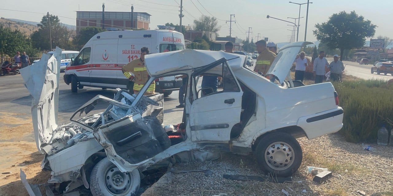 Arabalarına yolcu otobüsü çarptı: Karı-koca yaşamını yitirdi