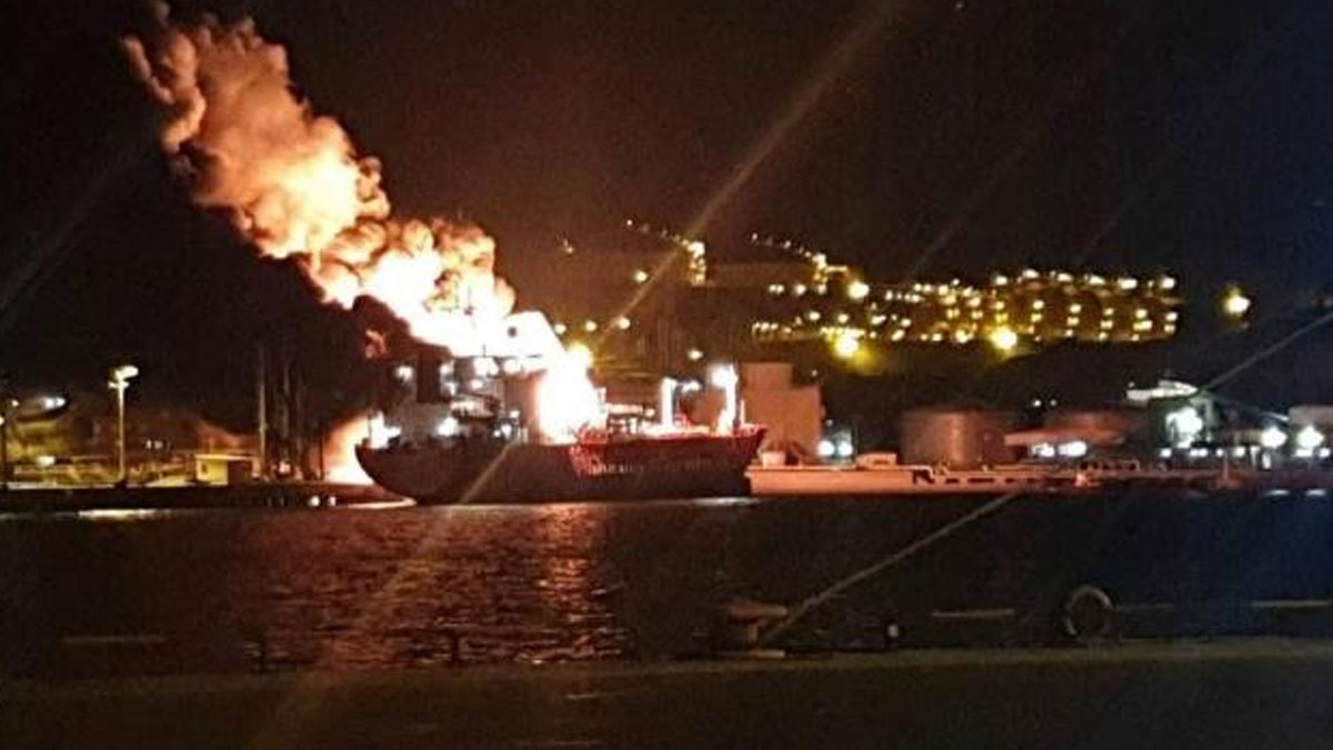 Aliağa'da gemi yangını: 1 ölü, 16 yaralı
