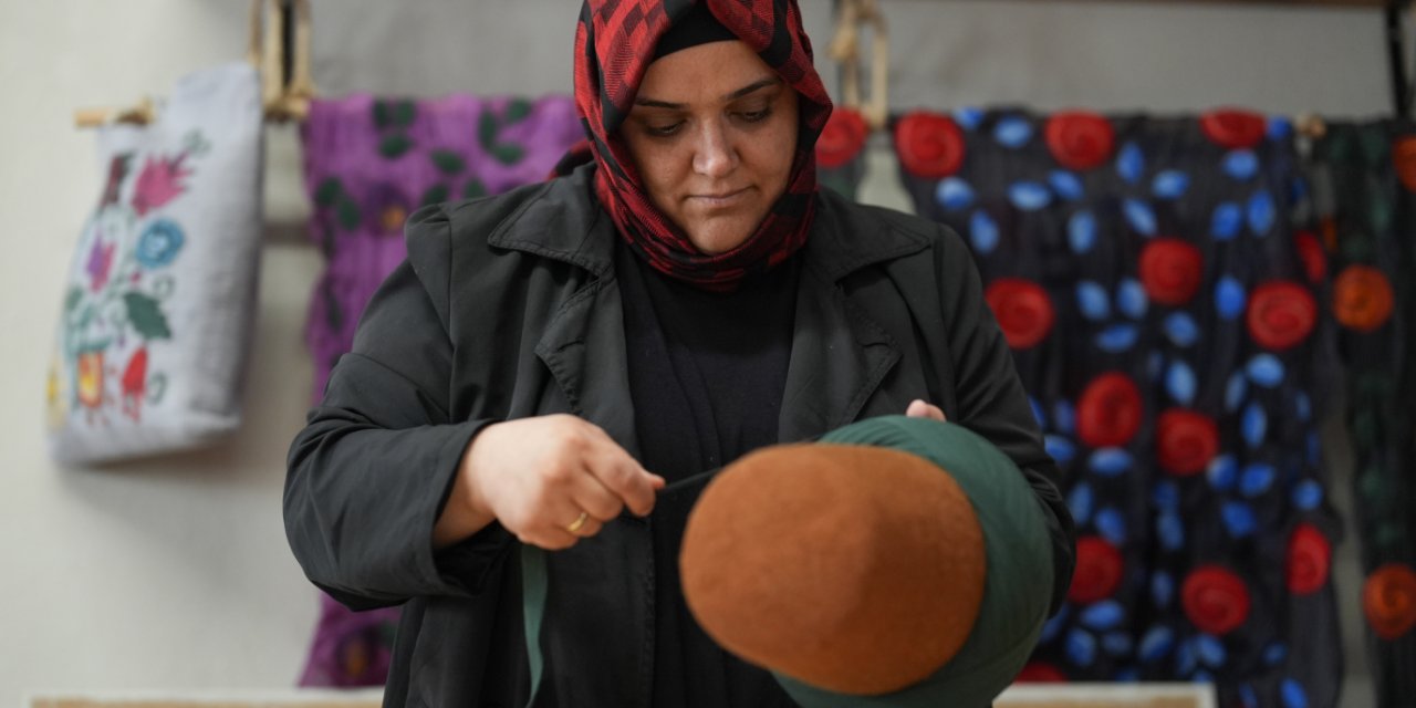 Kasımpaşa Mevlevihanesi’nden dünyaya: Keçe sanatçısı 45 ülkeye satıyor