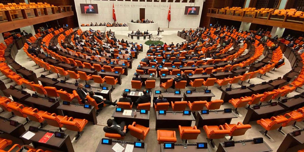 "Muhalefetin verdiği bin 300 kanun teklifi gündeme alınmadı"