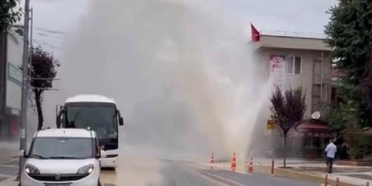 İçme suyu hattı borusunun patladığı cadde trafiğe kapatıldı
