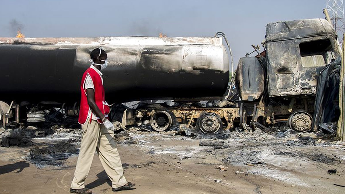 Nijerya'da tanker patlaması: En az 50 ölü