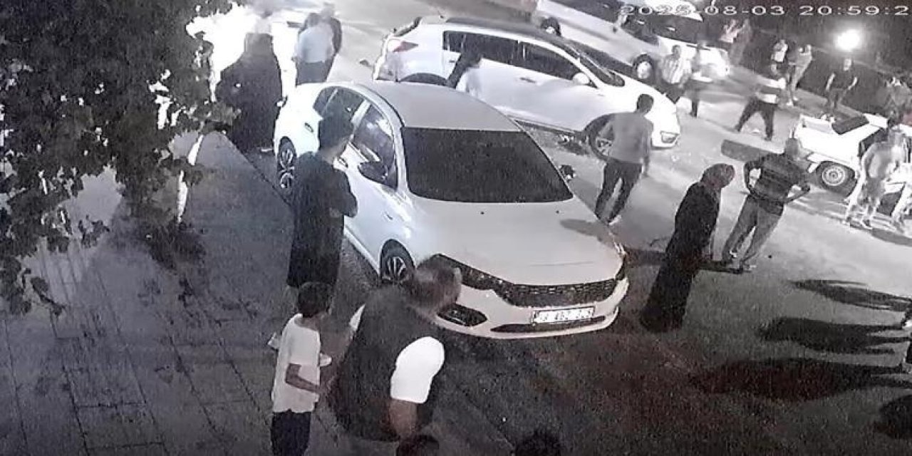 Yayaya yol vermek için duran araca arkadan çarptı: 2 yaralı