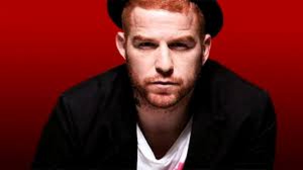 Gökhan Özoğuz: Müslüman kıyafetine bürünmüş cahil zihniyeti lanetliyorum