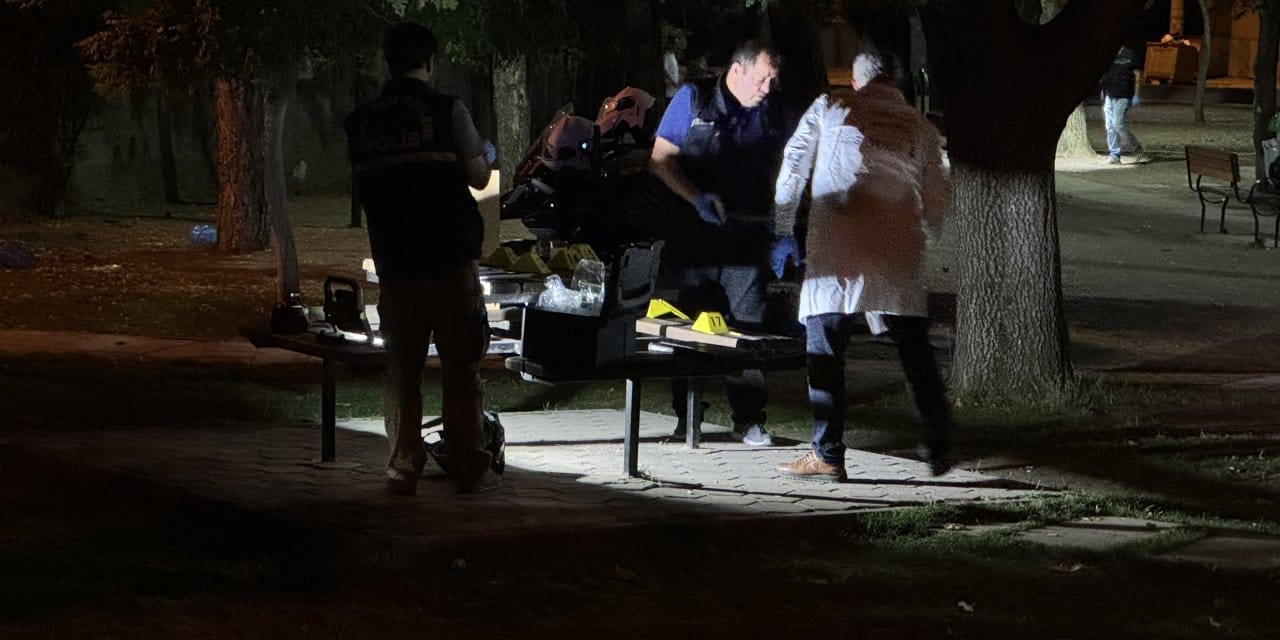 Parkta çıkan silahlı kavga kanlı bitti!