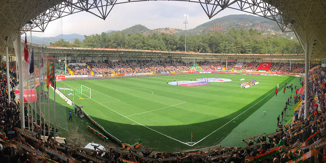 Alanyaspor'da imzalar peş peşe atıldı