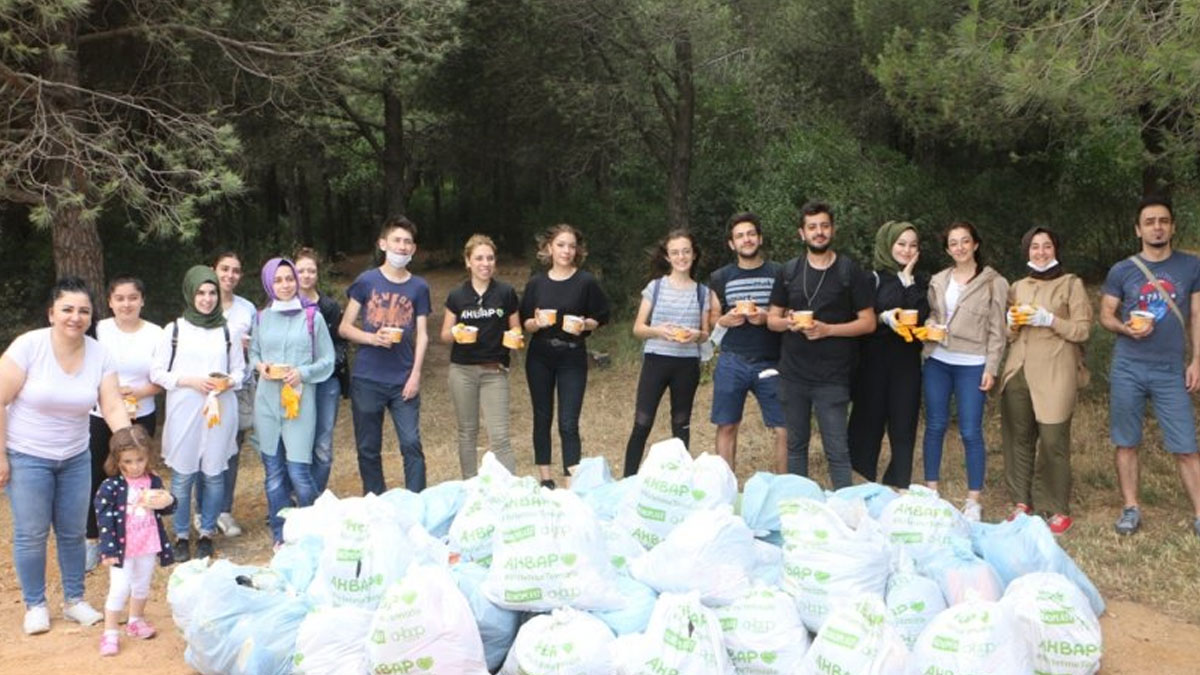AHBAP üyeleri Aydos Ormanı temizledi