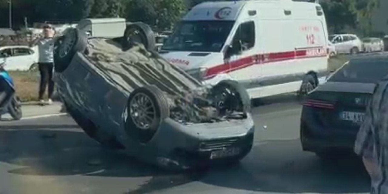 İstanbul'da trafik akarken iki kez takla attı
