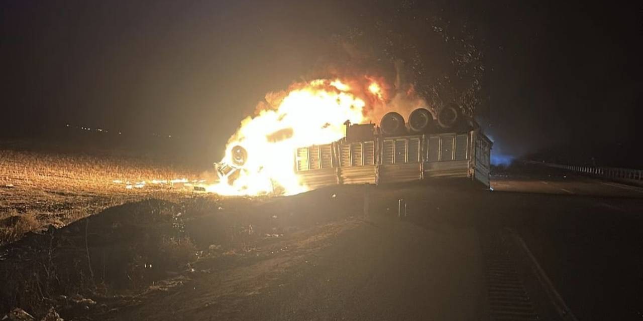 TIR şoförü feci şekilde can verdi: Yanan aracın içinde mahsur kaldı
