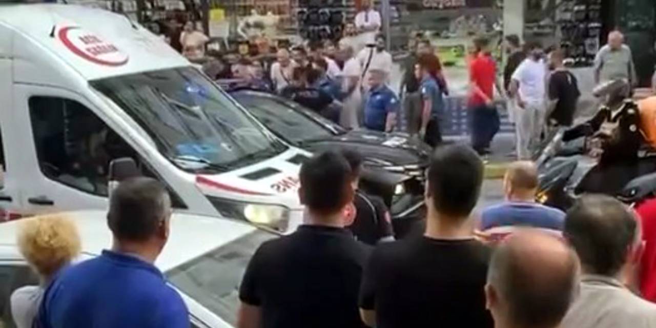 Kriz geçirip etrafa saldıran adam linç edilmeden kurtarıldı