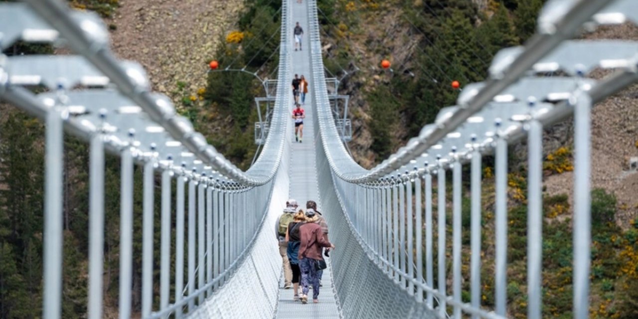 Yüzyılın mega projesi: Dünyanın en uzun asma  köprüsünün inşası başlıyor
