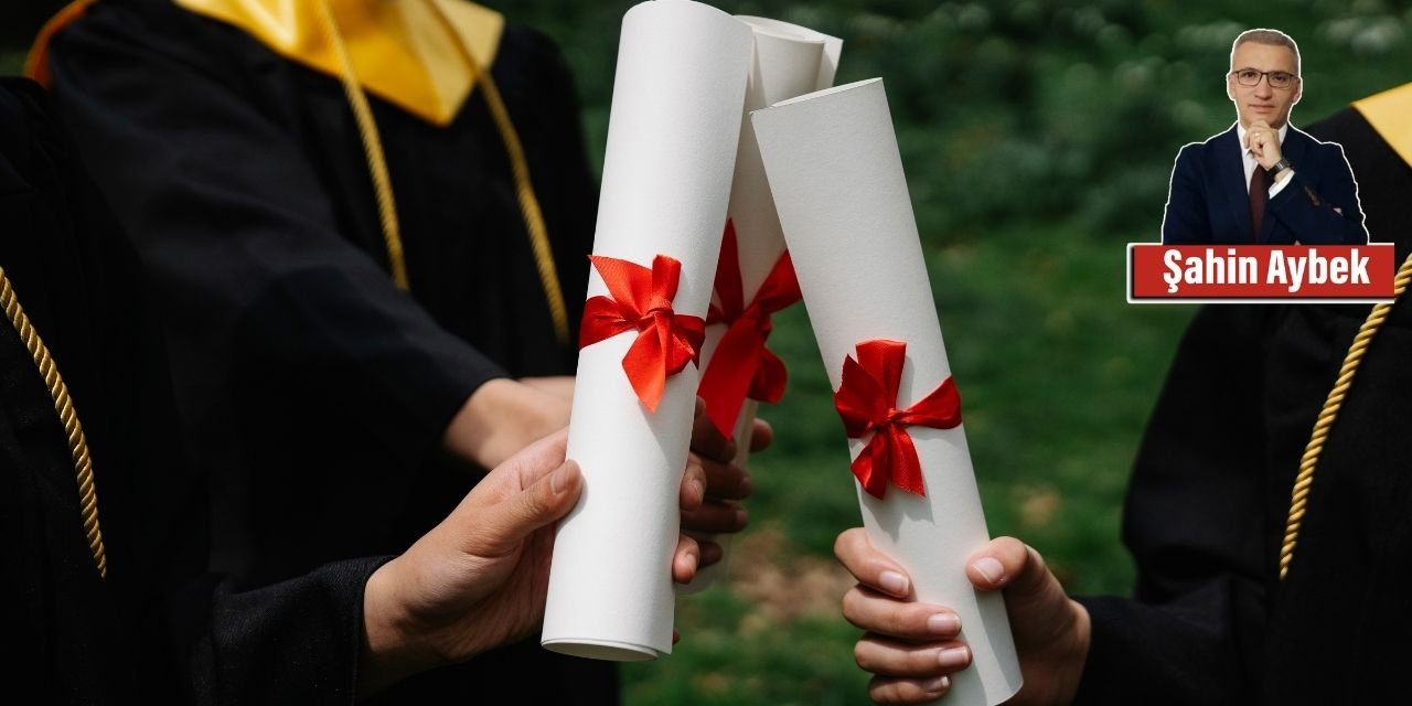 Birinci yalandan sonra bütün gerçekler şüphelidir, ikinci yalandan sonra tüm şüpheler gerçektir