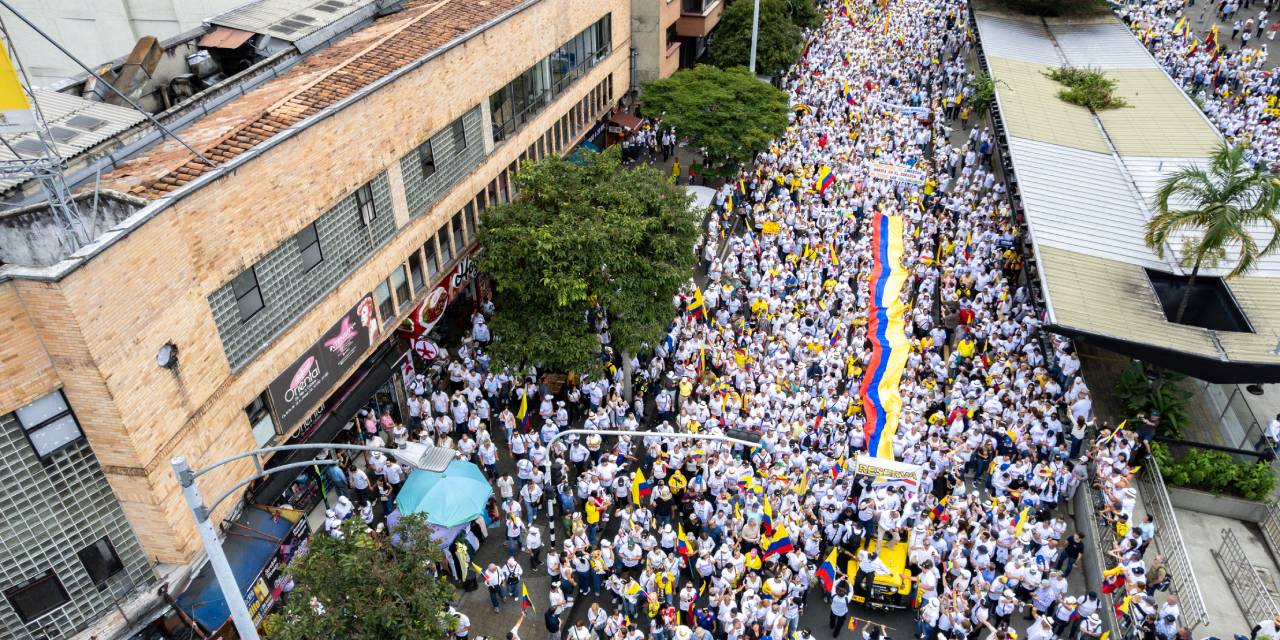 Eski Cumhurbaşkanı'na hapis cezası sokaklara döktü