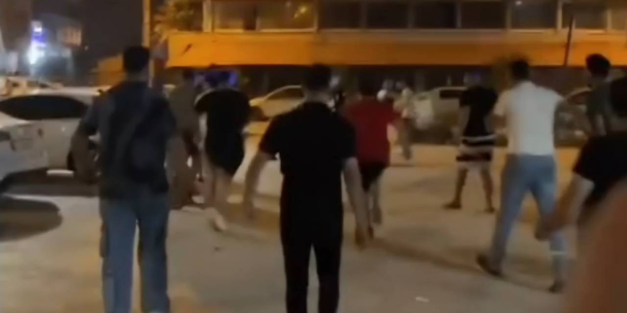 Polise bıçak çektiler! Parkta ortalık bir anda karıştı