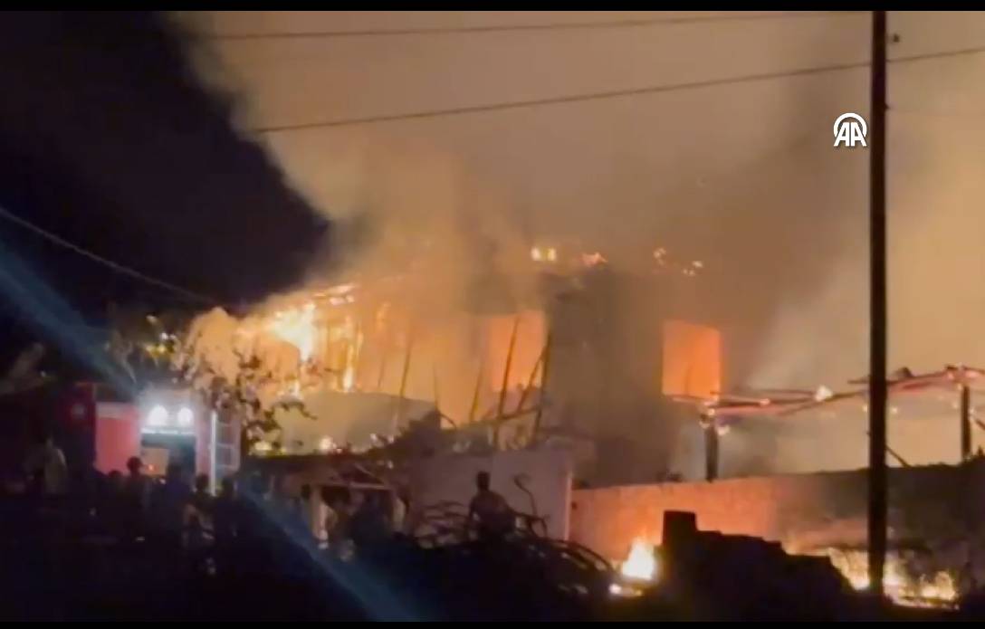 Çorum'da mandıra yangını: 100 kuzu telef oldu