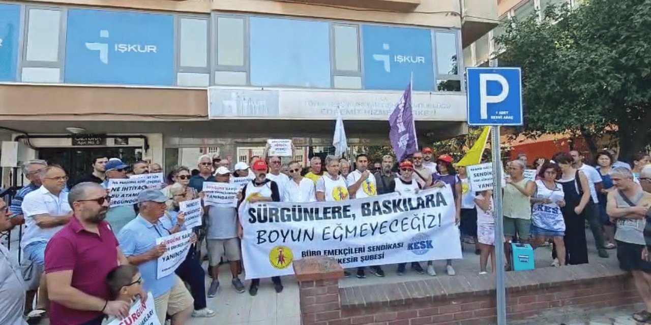 İŞKUR'da 3 çalışanın yeri değiştirildi