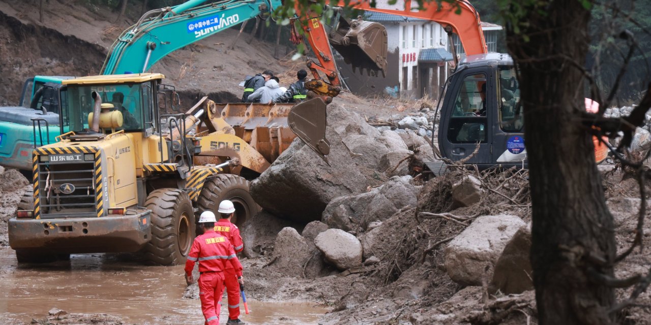 Çin'de sel felaketleri sürüyor: 10 ölü 33 kayıp