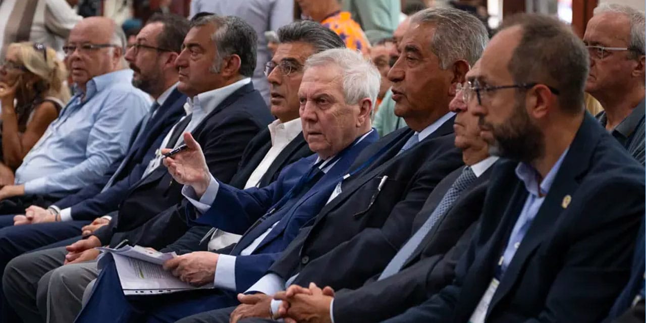 Aziz Yıldırım için açık kapı bıraktı