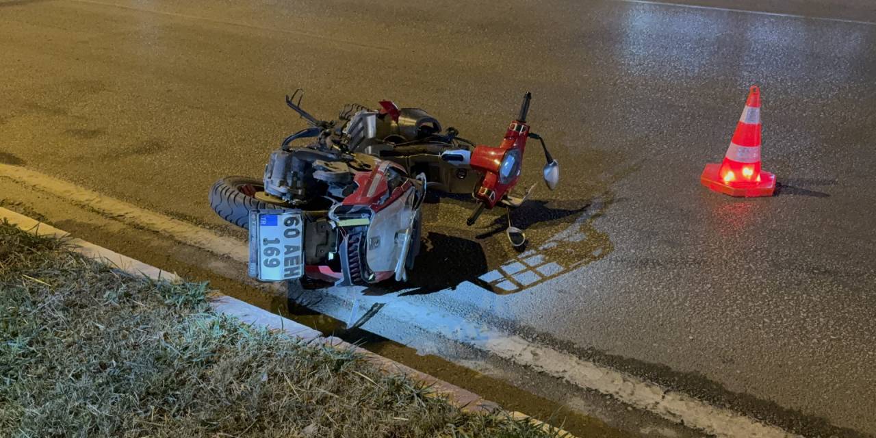 Otomobilin çarptığı motosikletli çift hayatını kaybetti