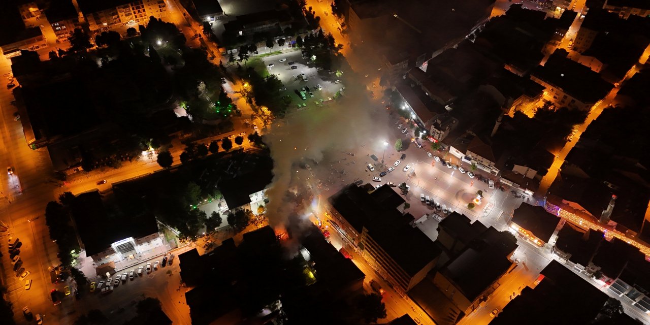 Kütahya'da yangın! Bina küle döndü